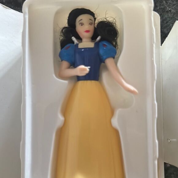 Collectible Disney Snow White & Seven Dwarfs X McDonalds  toy in mini VHS box - Picture 5 of 7